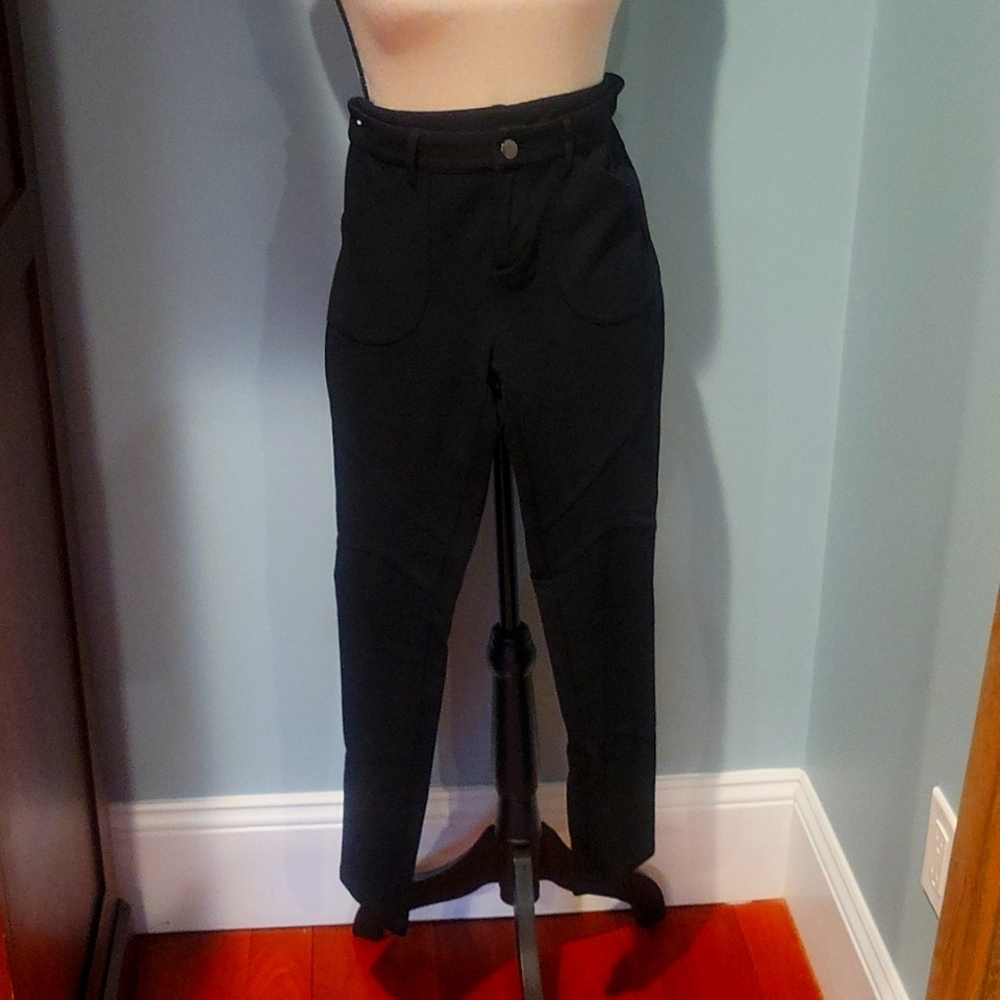 Women's Black Cropped Leggings by Mystree Size S